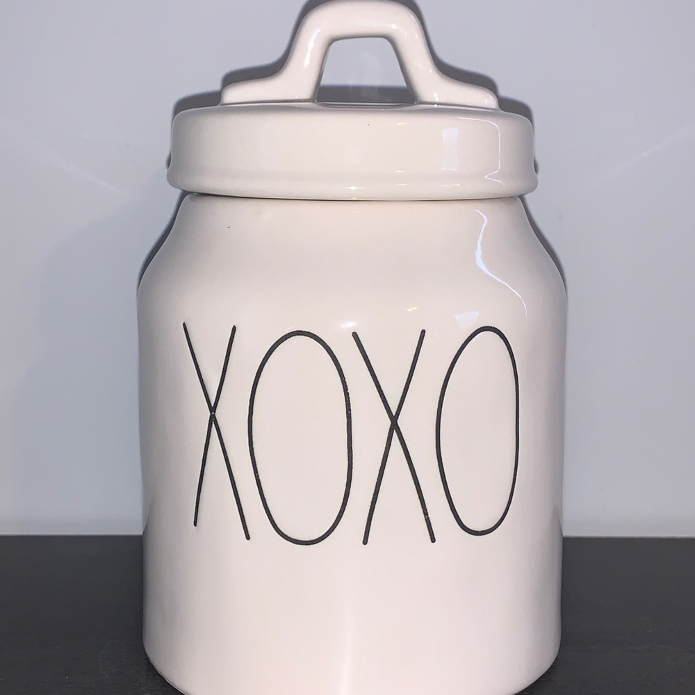 Rae Dunn XOXO Cansiter